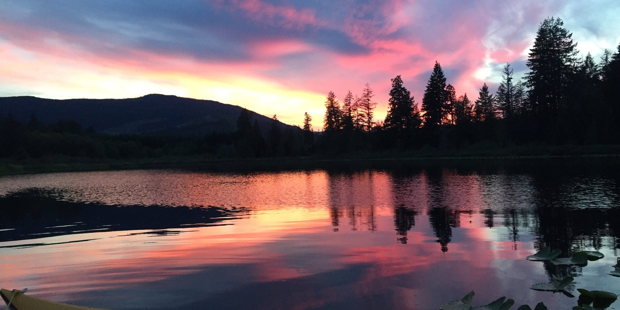 A beautiful sunset over a lake.